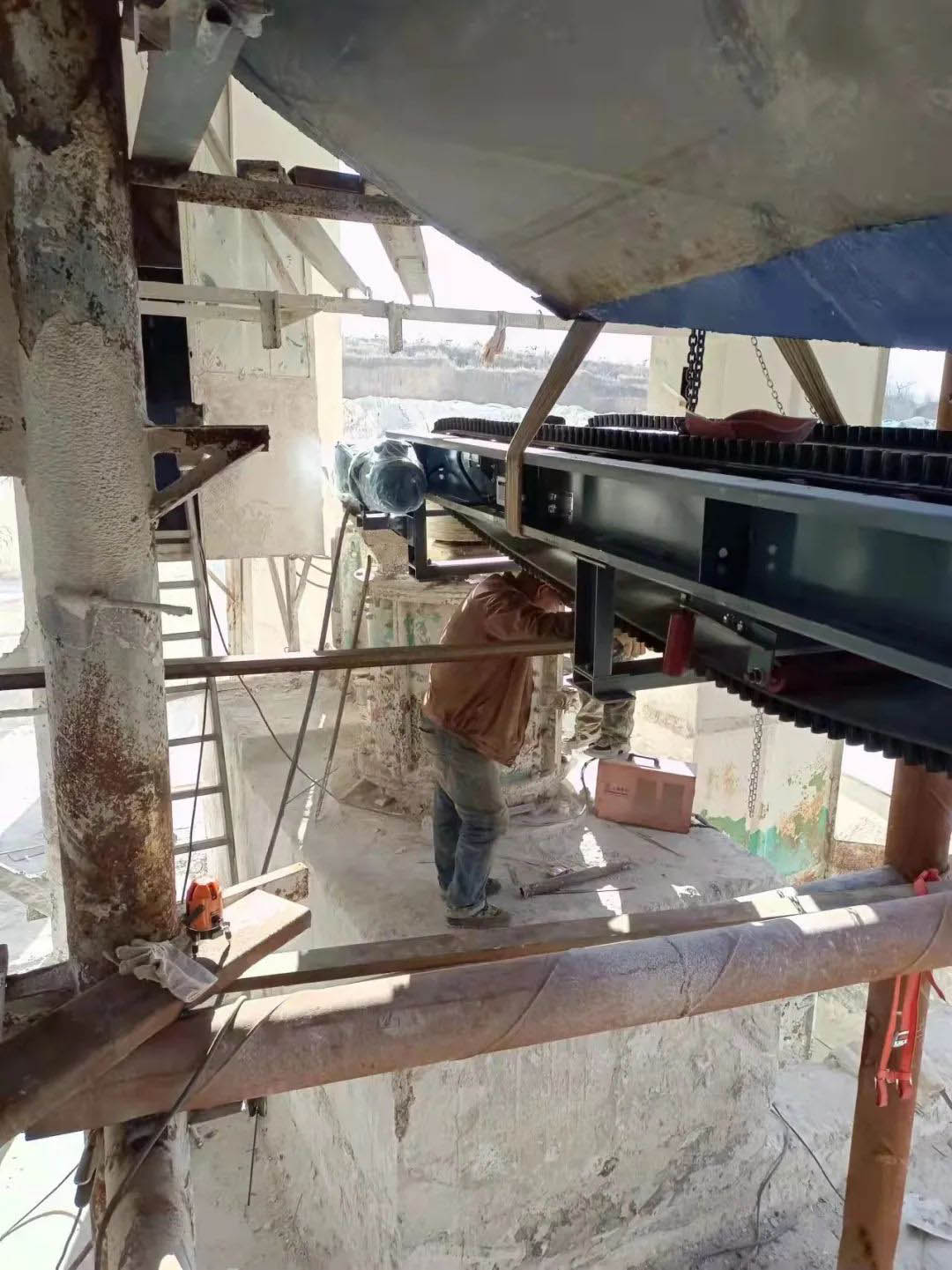 山西陽泉配比（連續(xù)計(jì)量）定量給料機(jī)兩臺